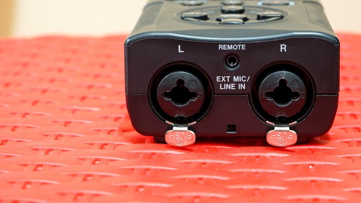 Fotografie detail audio rekordéru na stole