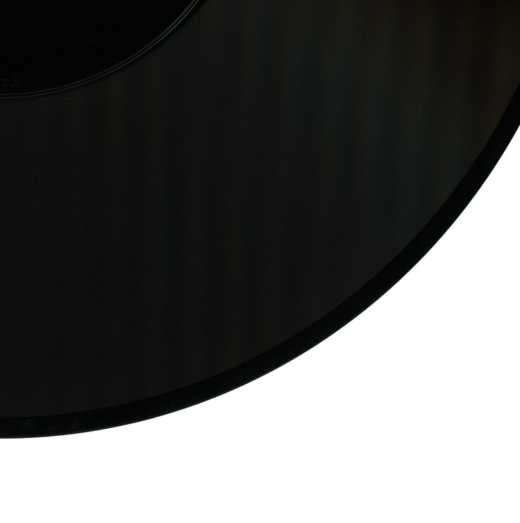 Detail vinylové desky izolovaný na bílém pozadí