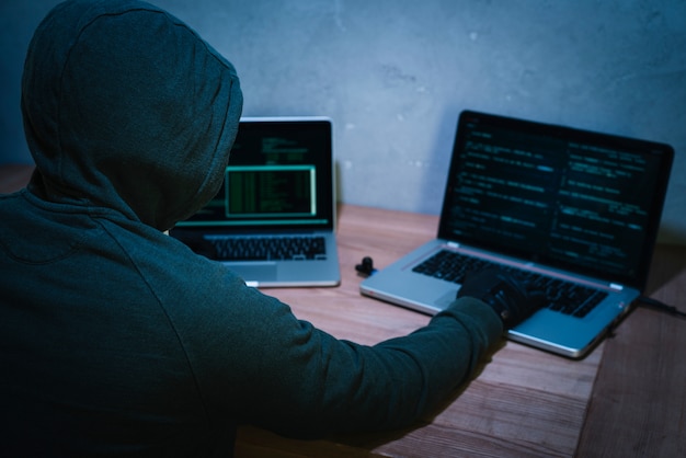 Hacker s notebookem