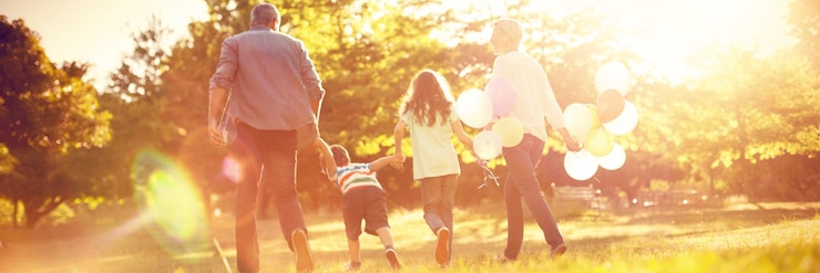 Fotografie happy family walking at park on sunny day