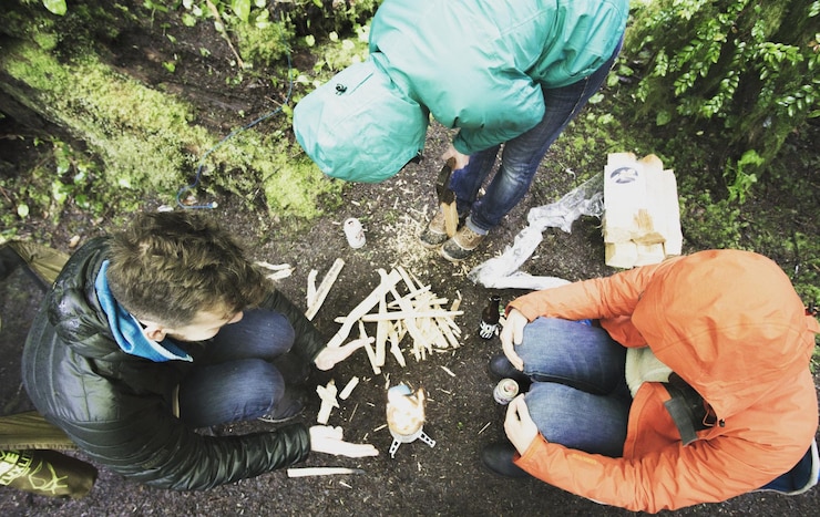 Fotografie high angle view of people camping in forest