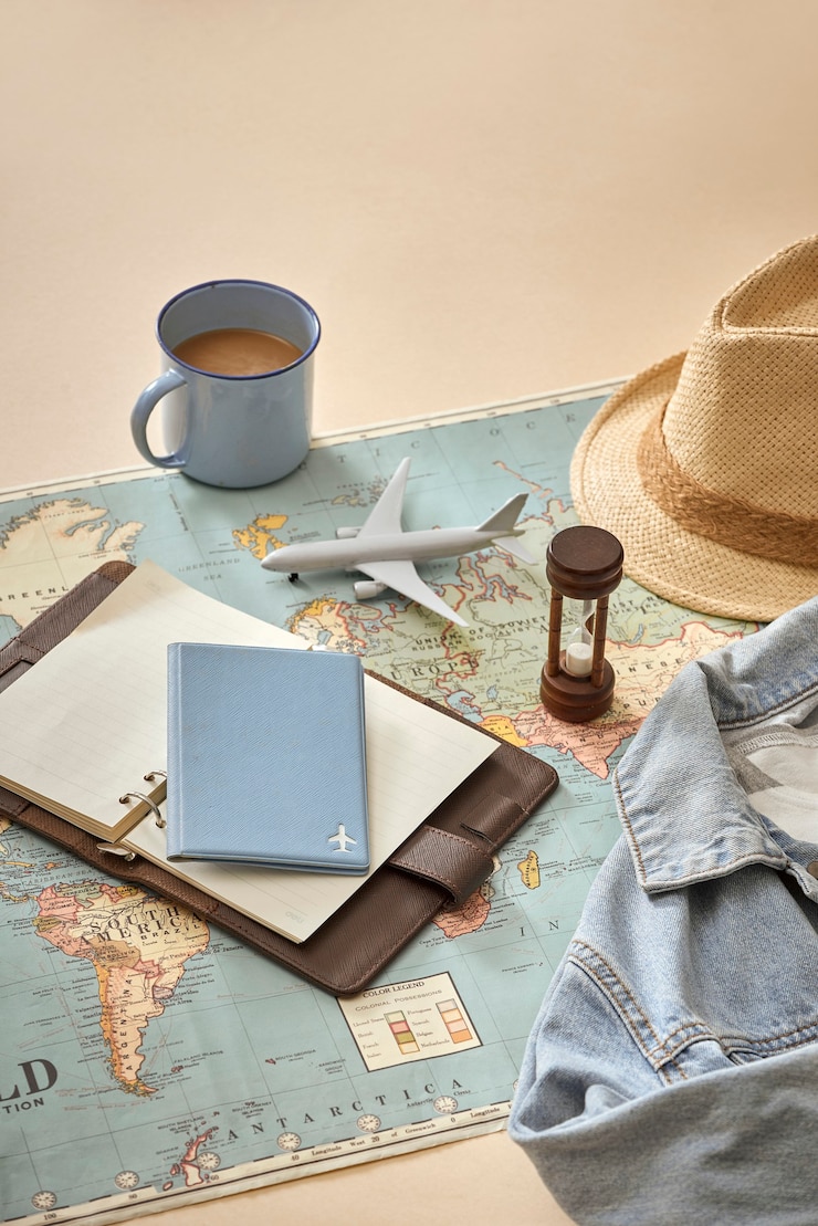 Fotografie ho chi minh city, vietnam - 22 september, 2018:vacation concept with traveller outfit on pastel background top