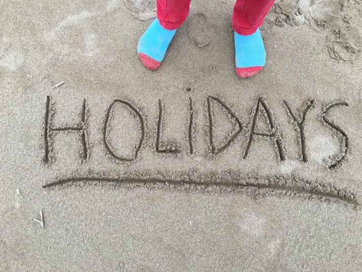 Fotografie low section of person with text on sand at beach