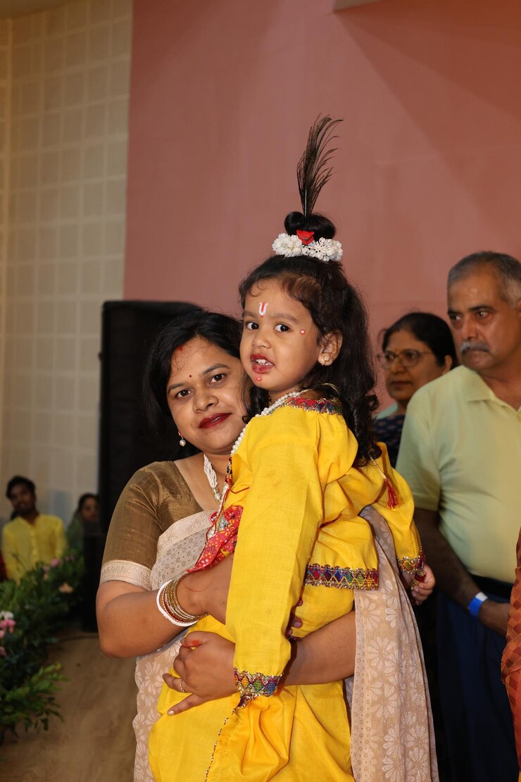 Fotografie mother and daughter in festive attire