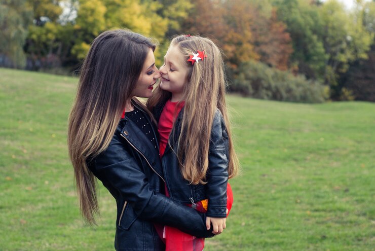 Fotografie mother and daughter outdoor fall portrait, happy family.