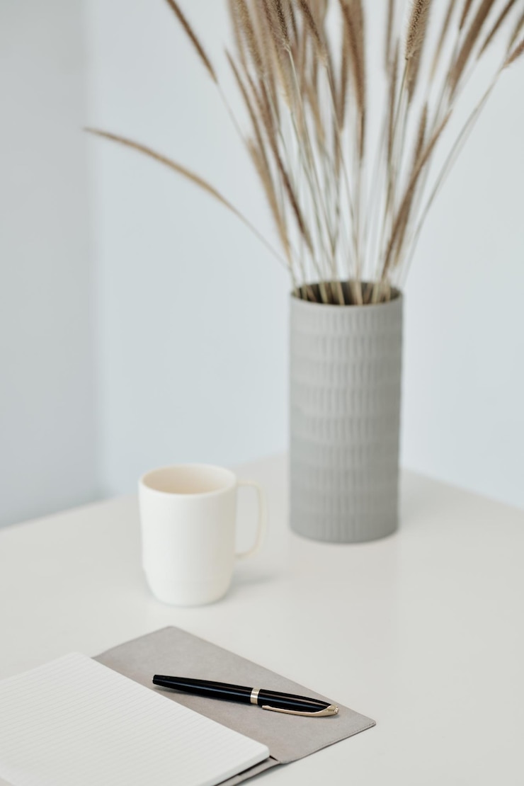 Fotografie opened planner on desk