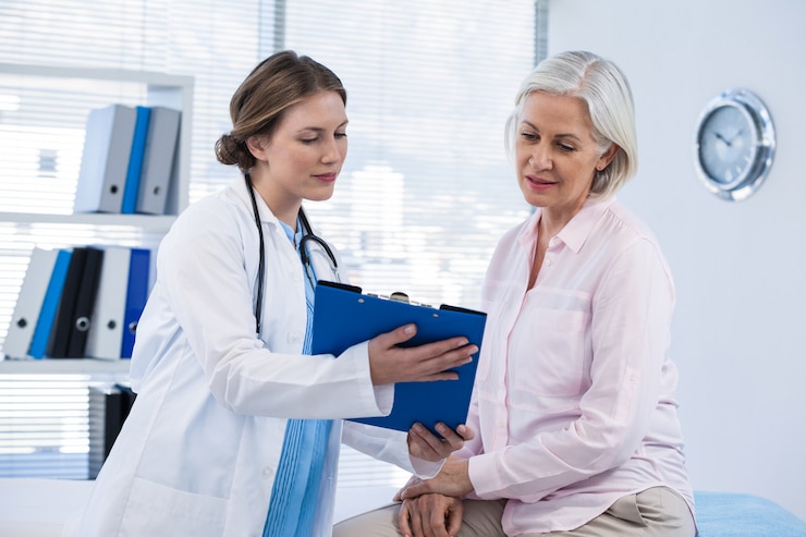 Fotografie patient consulting a doctor