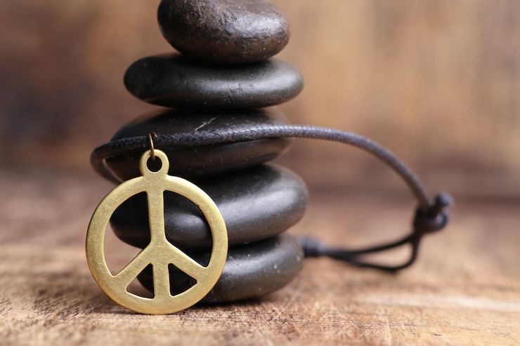 Fotografie peace symbol leather necklace