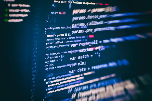Počítačové programování, často zkracované na programování, je proces pro původní formulaci výpočetního problému do spustitelných počítačových programů, jako je analýza, vývoj, algoritmy a ověřování.