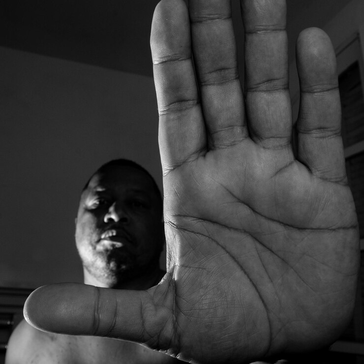 Fotografie portrait of shirtless mature man showing palm at home