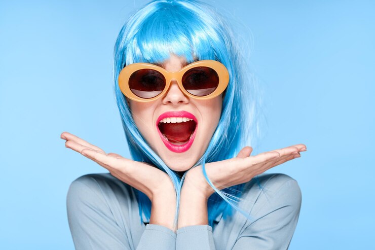 Fotografie portrait of young woman against blue background