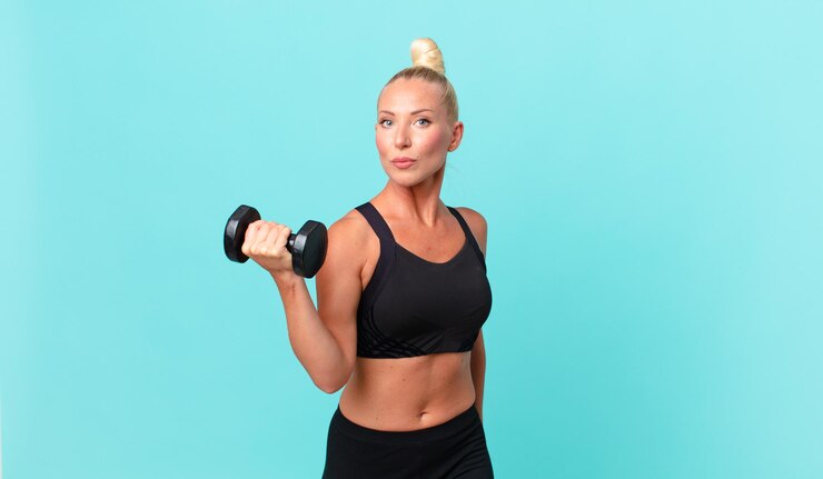 Fotografie pretty adult woman with a dumbbell