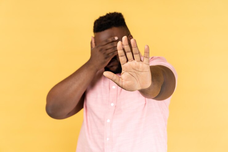 Fotografie rear view of woman holding heart shape against yellow background
