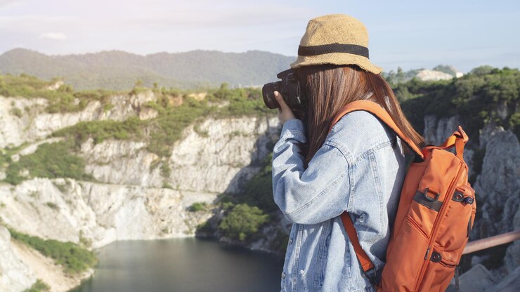 Fotografie rear view of woman standing against mountain