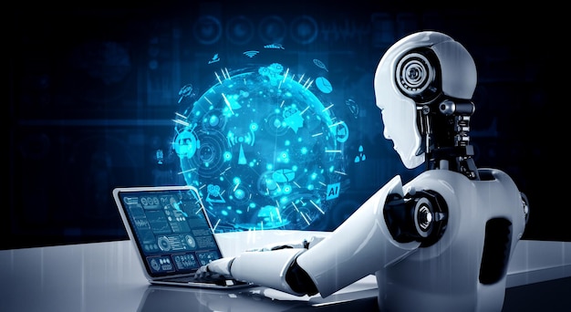 Robot humanoid používá notebook a sedí u stolu pro globální síťové připojení