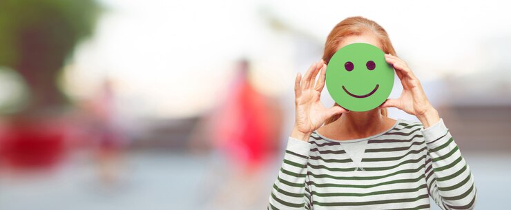 Fotografie senior beautiful woman with a smiley emoticon