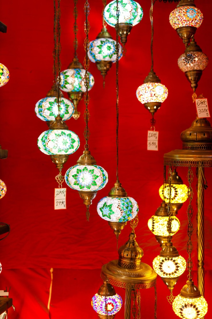 Fotografie tradiční turecká barevná lampa se skleněnou mozaikou