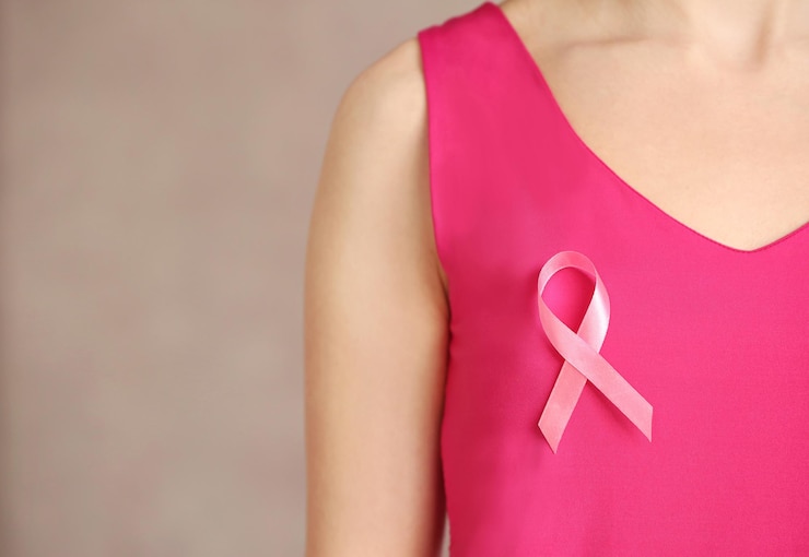Fotografie woman with pink ribbon cancer concept
