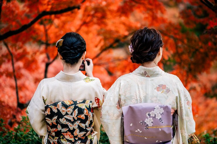 Fotografie young women wearing traditional japanese kimono