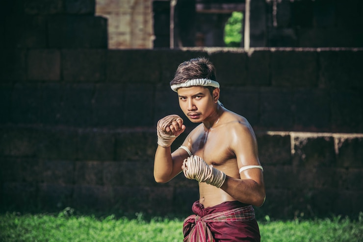 Zdarma Fotografie a boxer tied a rope in his hand and performed a fight, the martial arts of muay thai.
