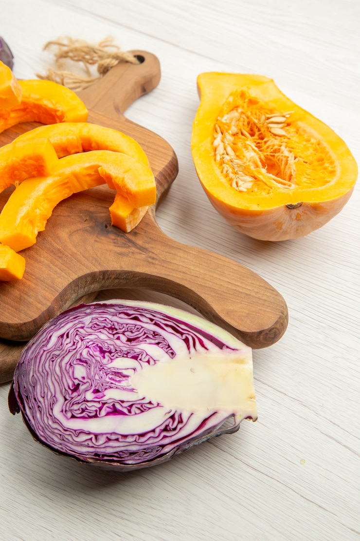 Zdarma Fotografie bottom view chopped butternut squash on cutting boards red cabbage cut in half on grey table