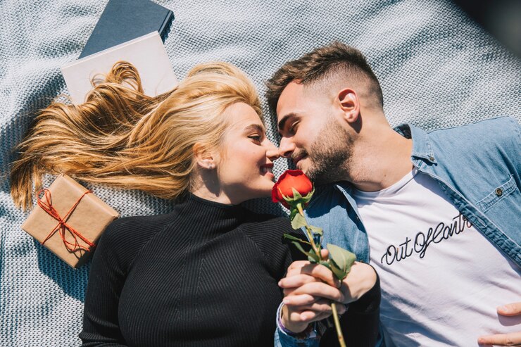 Zdarma Fotografie charming couple enjoying date on plaid