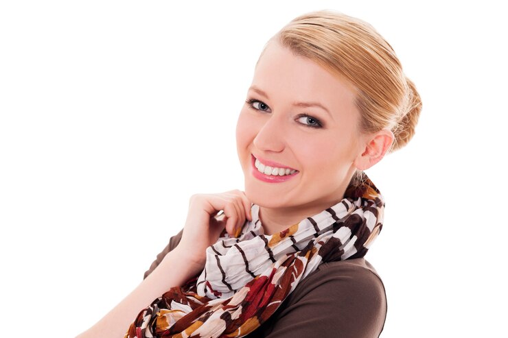 Zdarma Fotografie cheerful woman with autumn scarf