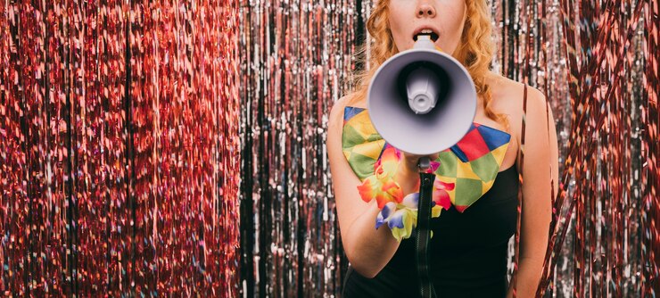 Zdarma Fotografie close-up female with megaphone at carnival party