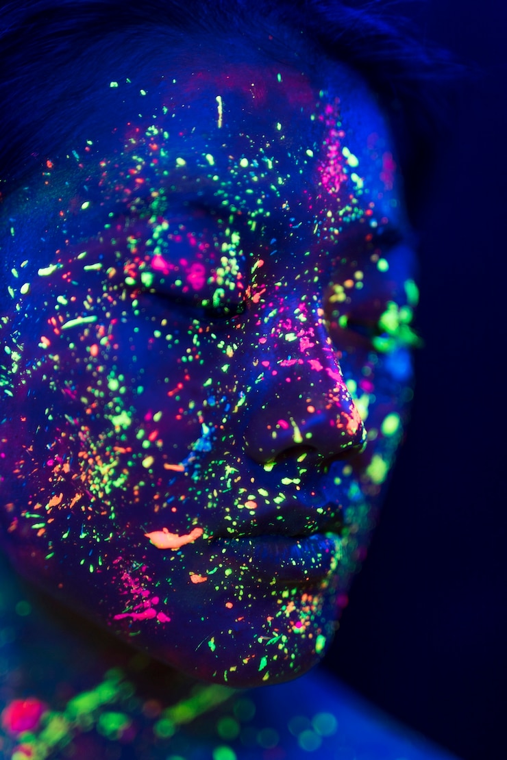 Zdarma Fotografie detailní pohled na ženu s fluorescenčním make-upem