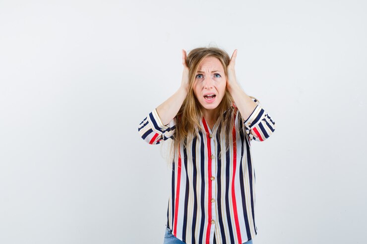 Zdarma Fotografie expressive young woman posing in the studio