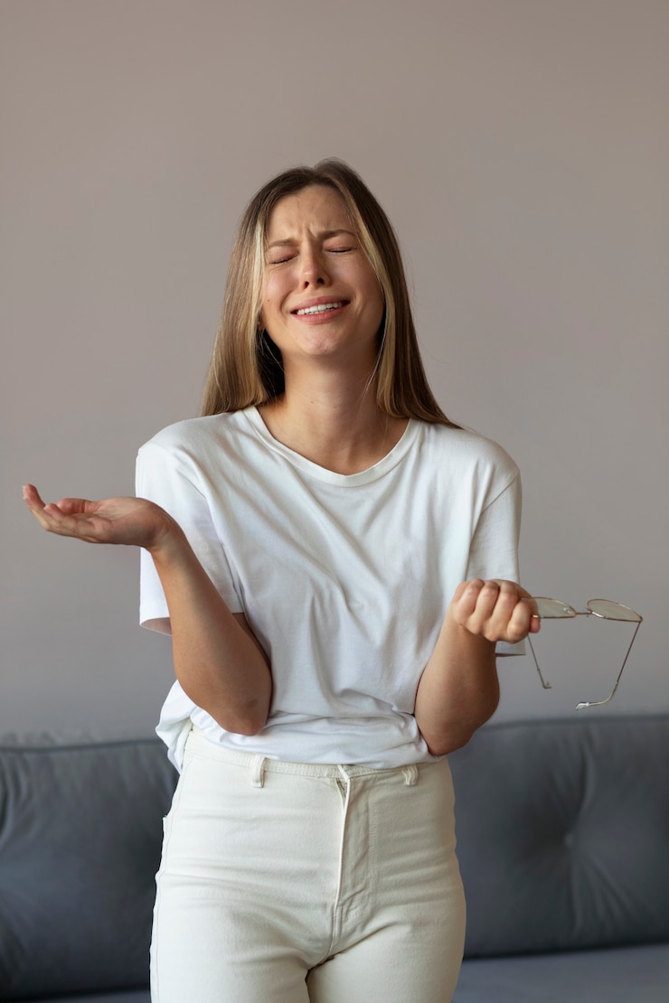 Zdarma Fotografie front view frustrated woman with glasses