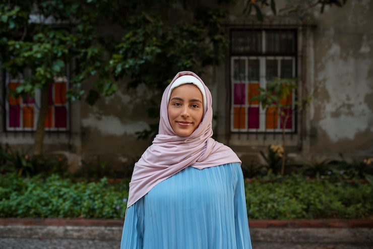 Zdarma Fotografie front view woman wearing halal outdoors