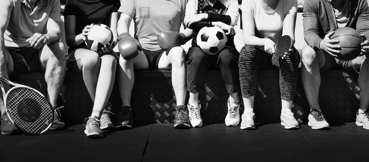 Zdarma Fotografie group of diverse athletes sitting together