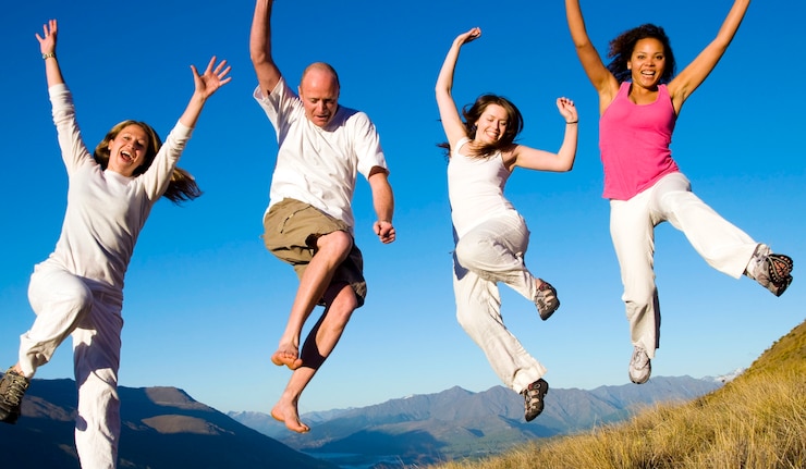Zdarma Fotografie group of young people jumping in the field concept