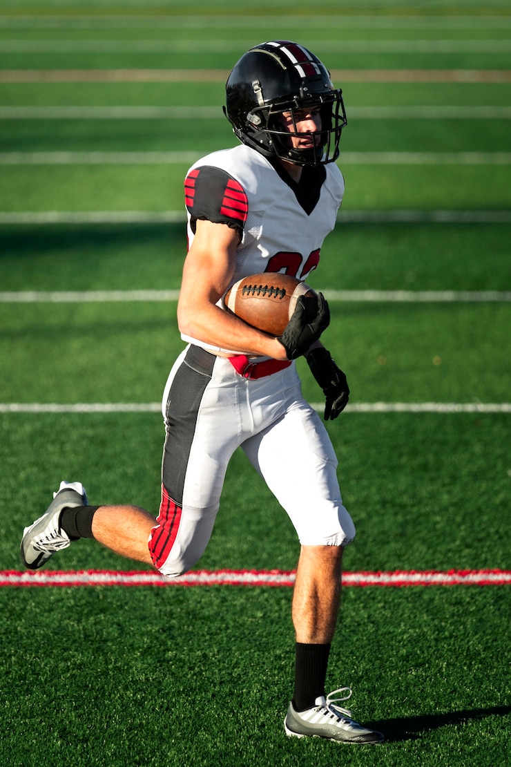 Zdarma Fotografie male american football player in uniform on the field