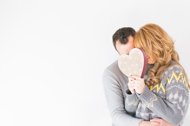 Zdarma Fotografie mature loving couple cuddling gently