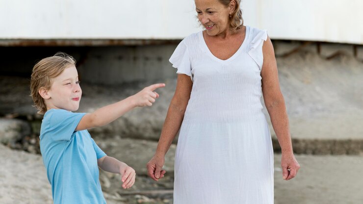 Zdarma Fotografie medium shot woman and grandson outside