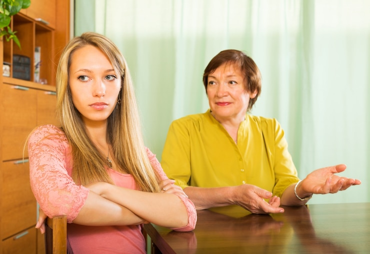 Zdarma Fotografie mother and  daughter  after quarrel