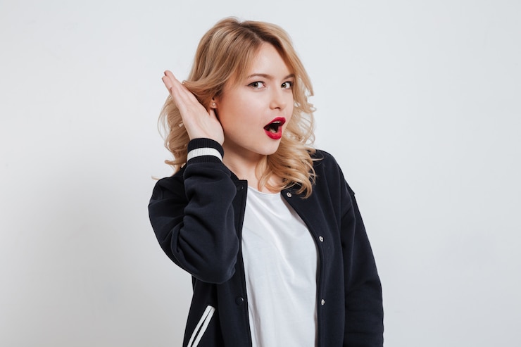 Zdarma Fotografie portrait of a young cute young woman trying to hear rumors