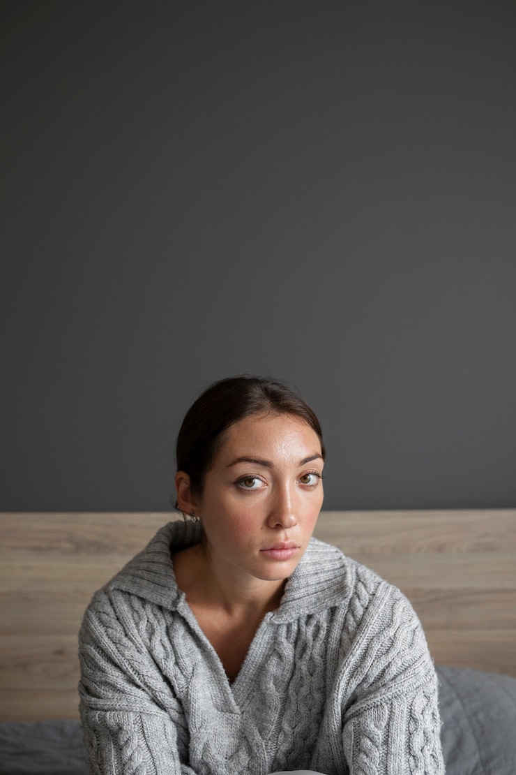 Zdarma Fotografie portrait of young woman with low self-esteem sitting in bed at home