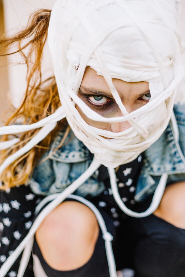 Zdarma Fotografie scary girl with bandaged face
