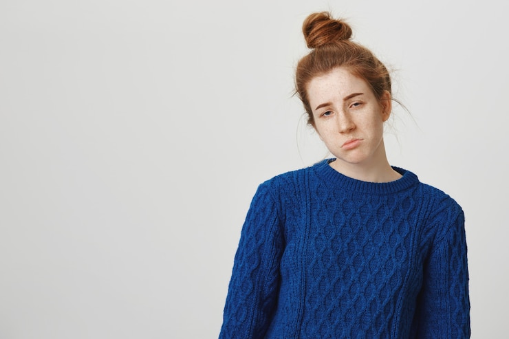 Zdarma Fotografie sleepy reluctant redhead girl sulking