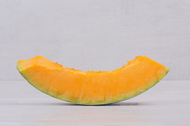 Zdarma Fotografie slice of white pumpkin on white.