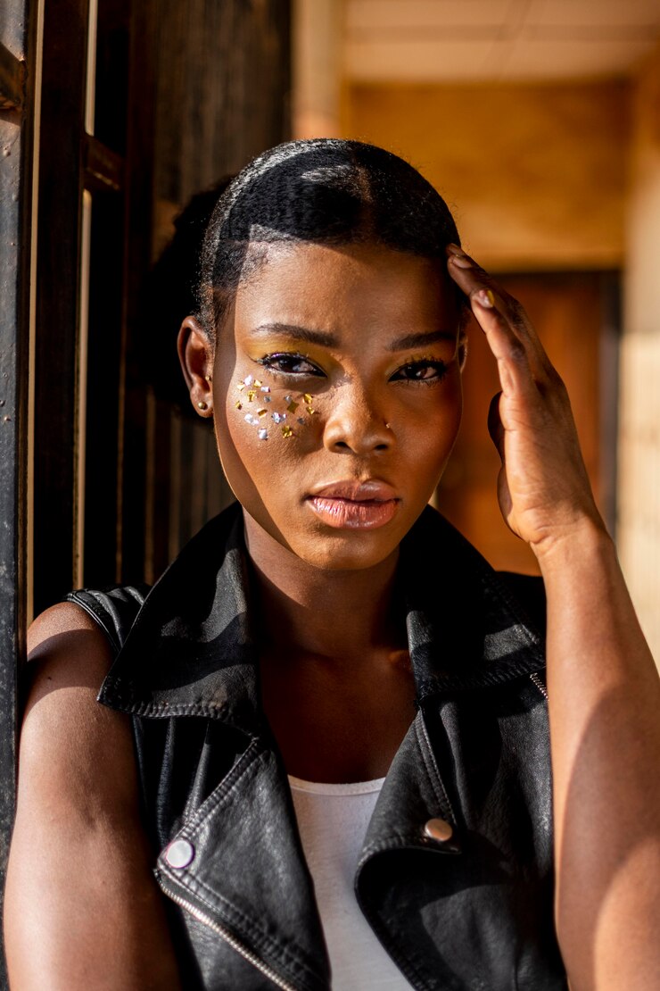 Zdarma Fotografie stylish african woman in leather vest