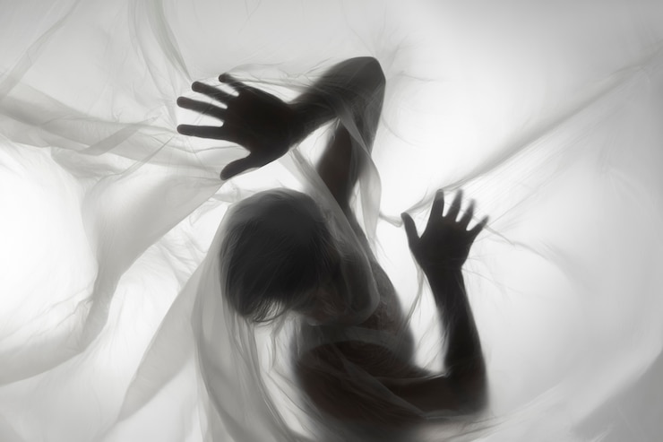 Zdarma Fotografie terrifying hand silhouettes in studio