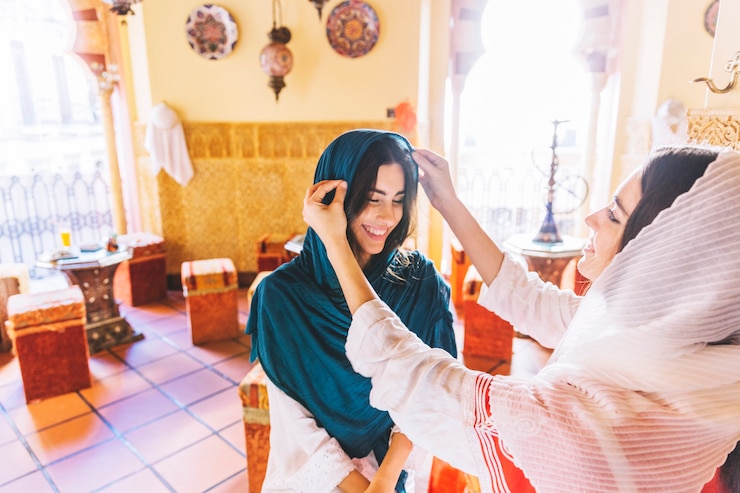 Zdarma Fotografie two muslim women in restaurant