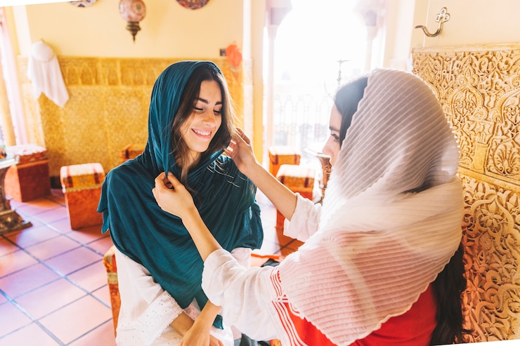 Zdarma Fotografie two muslim women in restaurant