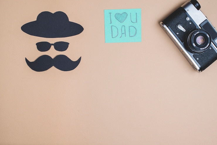 Zdarma Fotografie vintage camera with cute note for father's day