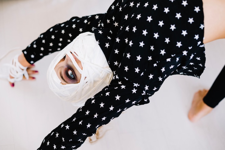 Zdarma Fotografie woman with bandaged face in bridge position