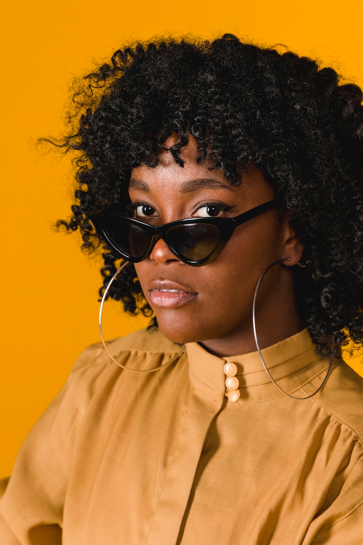 Zdarma Fotografie young black woman wearing sunglasses looking at camera 